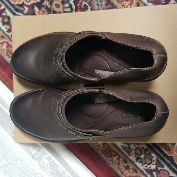 Born Brown Leather Ankle Booties 7M - Picture 7 of 16